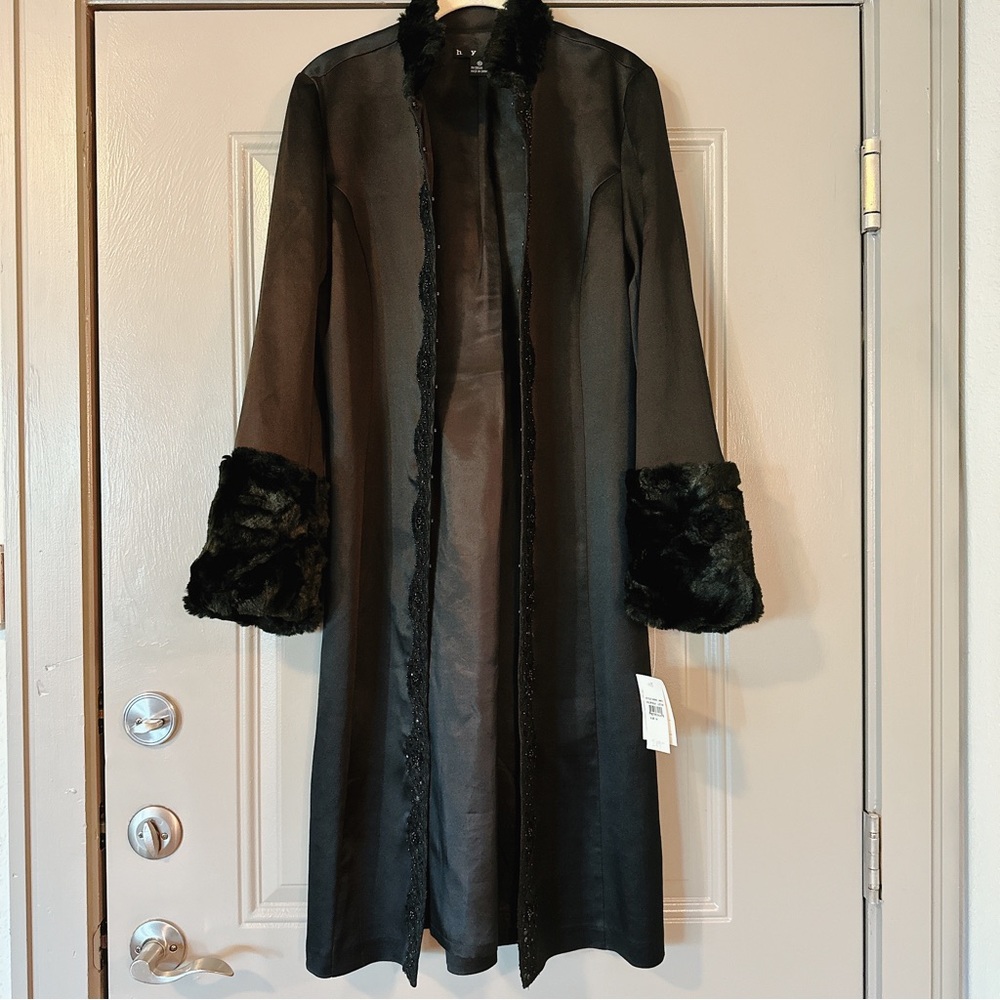 NWT Gorgeous Black Hype satin, beaded and faux fur coat. Size 10 - Picture 11 of 16